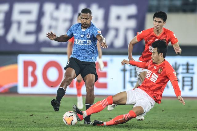 半场-迈阿密国际0-0蒙特利尔冲击 里奥斯失空门弗雷染黄